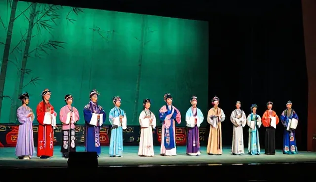 河南建网站：如何通过粤剧课程实现在线观演